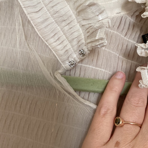 BCBG vintage ‘90’s 100% silk, semi-transparent pleated shell/blouse - Picture 4 of 7